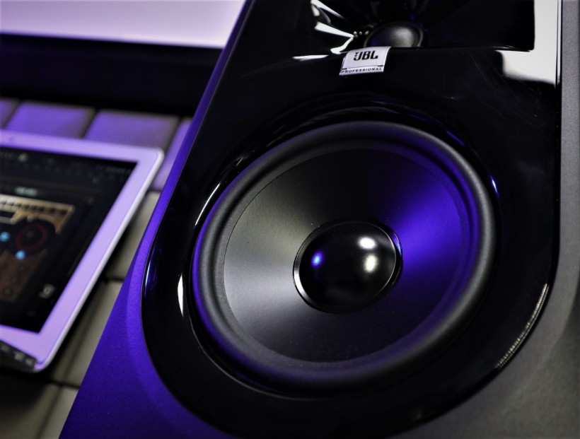 麗唱仍添錦上花——JBL 305P MkII 有源監(jiān)聽(tīng)音箱試用體驗(yàn)