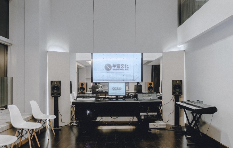 低估了 ADAM Audio A8X 太多年，原來 8 寸這么從容？