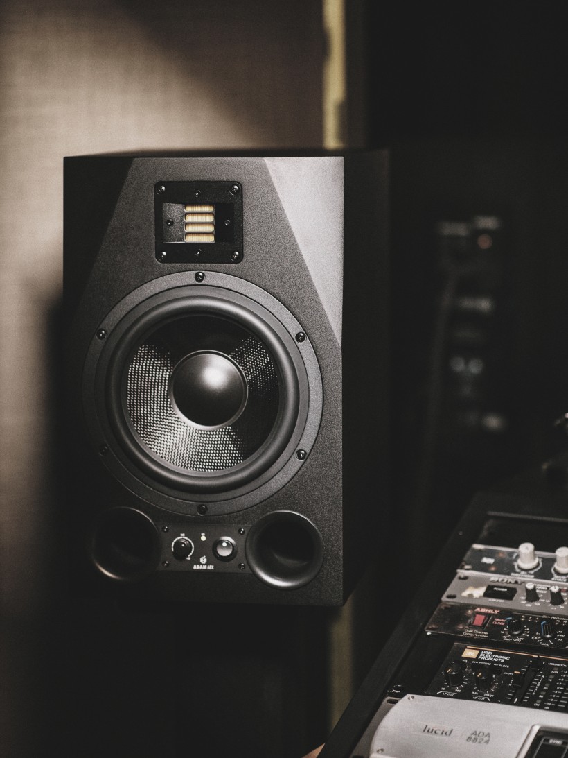 低估了 ADAM Audio A8X 太多年，原來 8 寸這么從容？