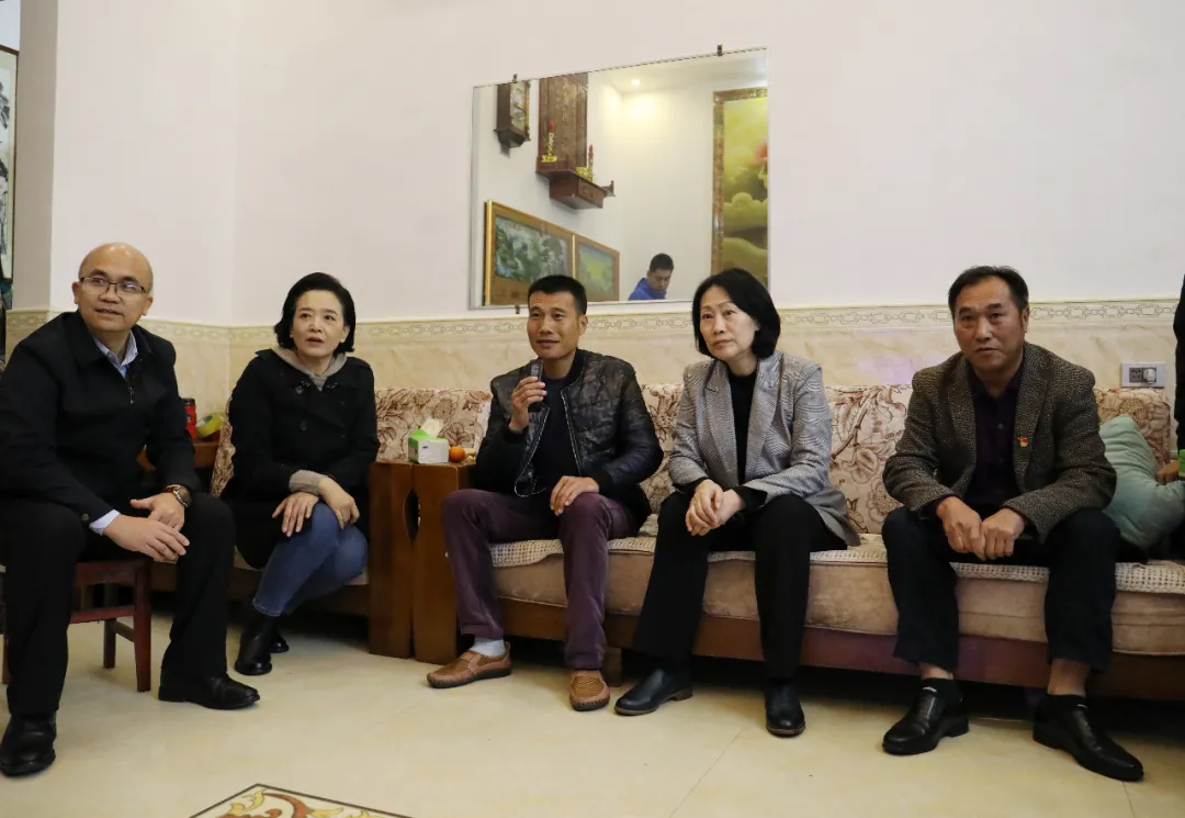 國家廣播電視總局副局長(zhǎng)孟冬赴桂林市西山村調(diào)研智慧廣電工程建設(shè)情況